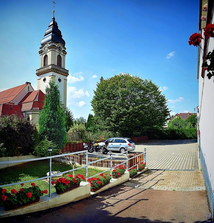 Hotel Heidelberger Tor Доссенхайм Экстерьер фото